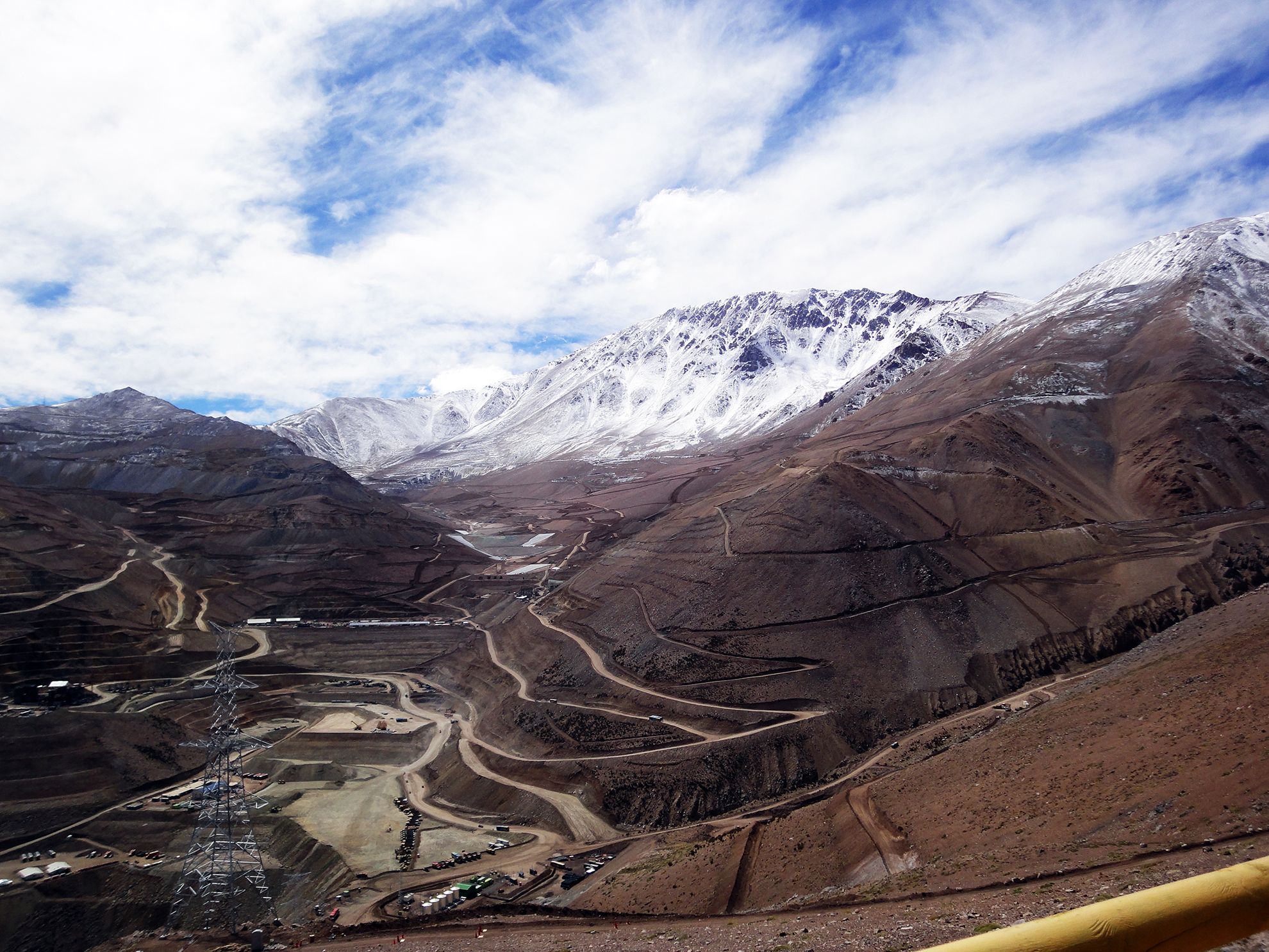 Faena minera en montaña: Tecnología innovadora para desarrollo y Gestión Ambiental
