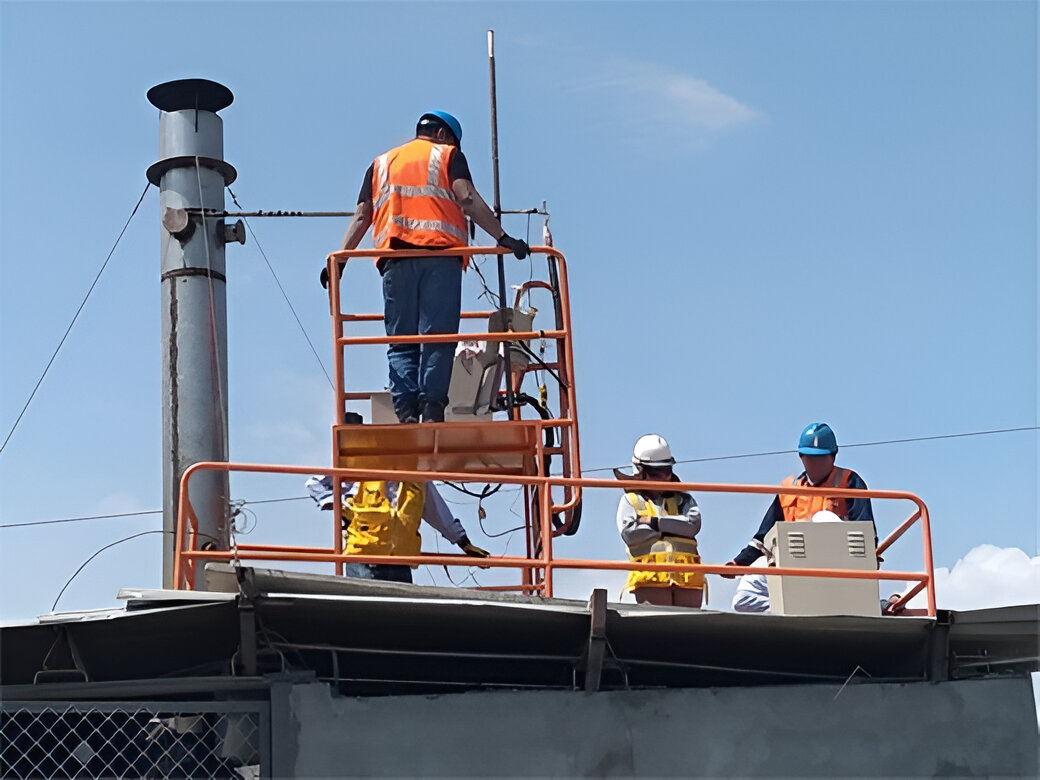 Trabajo técnico en equipo de emisiones industriales. Usando Tecnología para Reducción y Cumplimiento