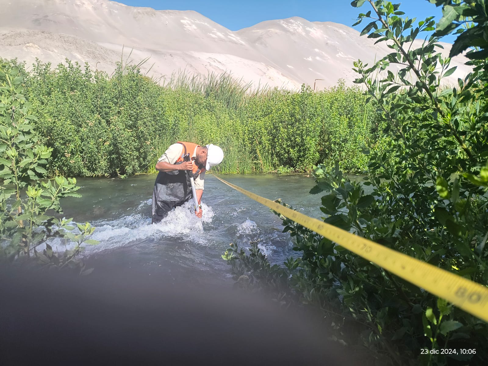 Trabajo hidrológico en río (medición). Para Evaluación, disponibilidad y gestión sostenible del agua