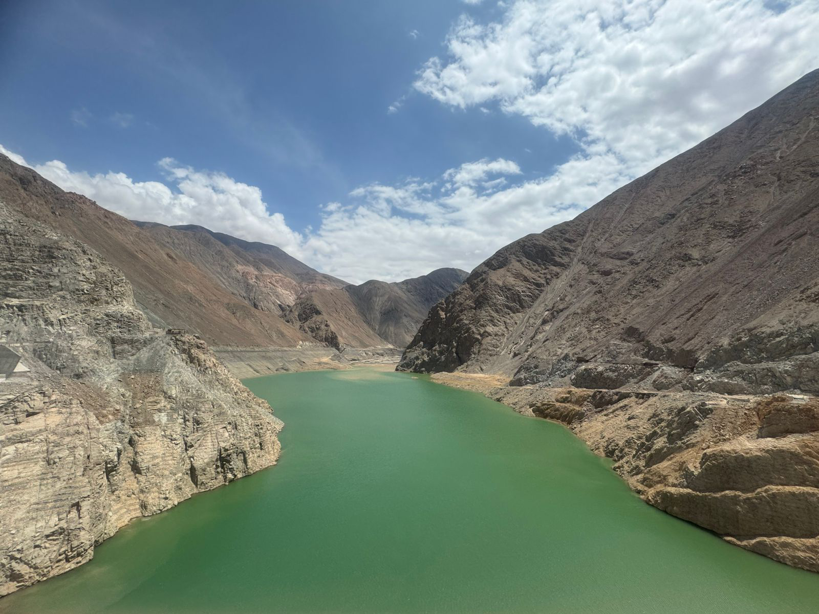 Embalse Chironta en Región de Arica. Para Estudios y gestión de Recursos Hídricos y cuencas hidrográficas
